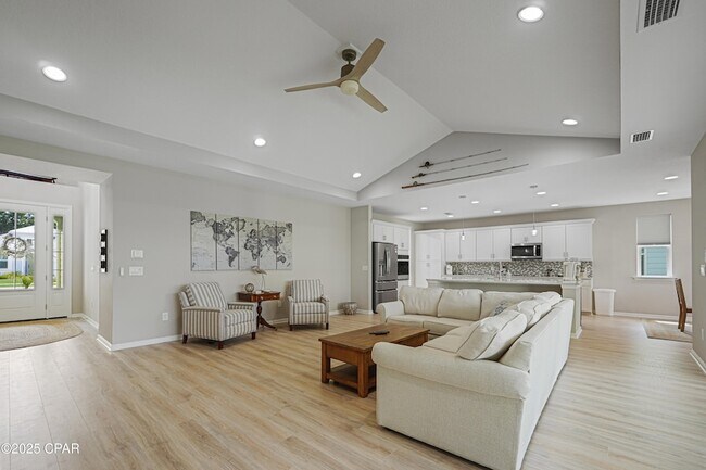 Building Photo - 9431 Paradise Dr