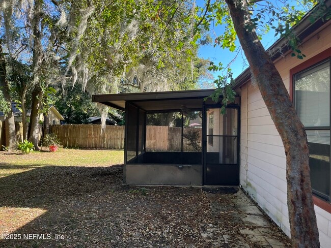 Building Photo - 3647 Mandarin Woods Dr N