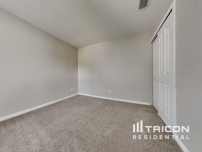 Building Photo - 32240 Fish Hook Loop Wesley Chapel FL