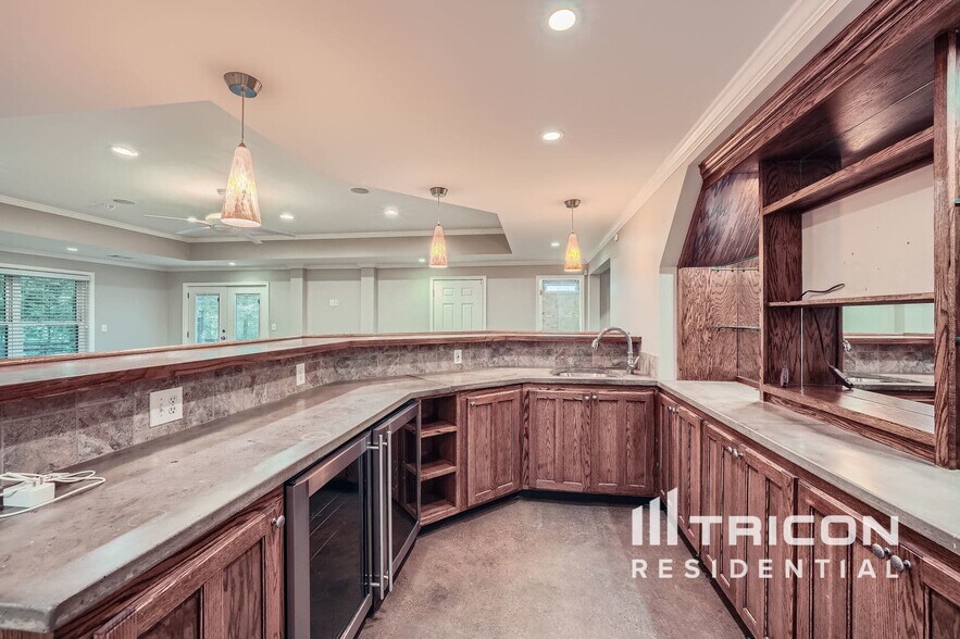 Building Photo - 6315 Tamarack Tr