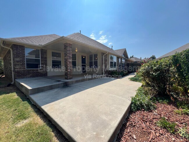 Building Photo - 1709 Del Simmons Dr