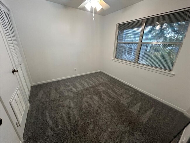 Building Photo - 4020 Blue Bonnet Blvd