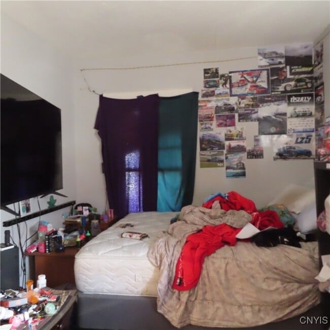 Building Photo - 540 Teall Ave