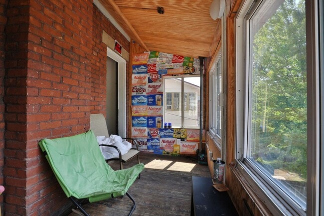 Building Photo - GREAT OSU SOUTH CAMPUS LOCATION - Ridiculously Nice back deck and off-street parking for everyone