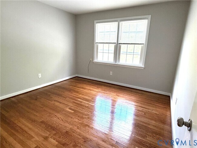 Building Photo - 11402 Creekside Dr