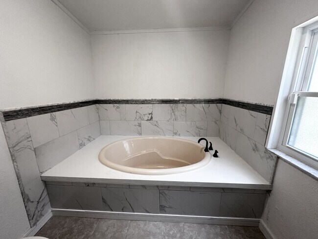 Building Photo - 2325 Salt Creek Trail
