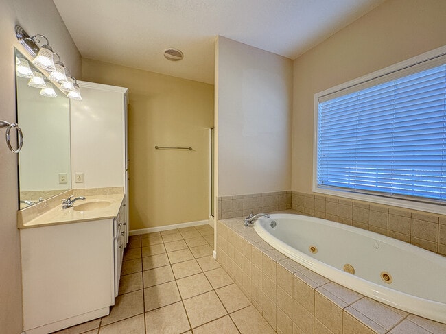 Building Photo - 1131 Trellis Ct