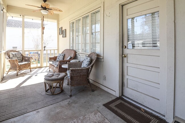 Building Photo - Nice Midtown Bungalow