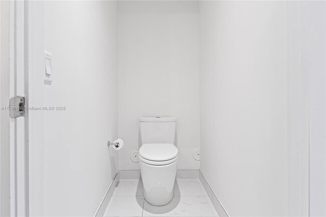 Building Photo - 16385 Biscayne Blvd