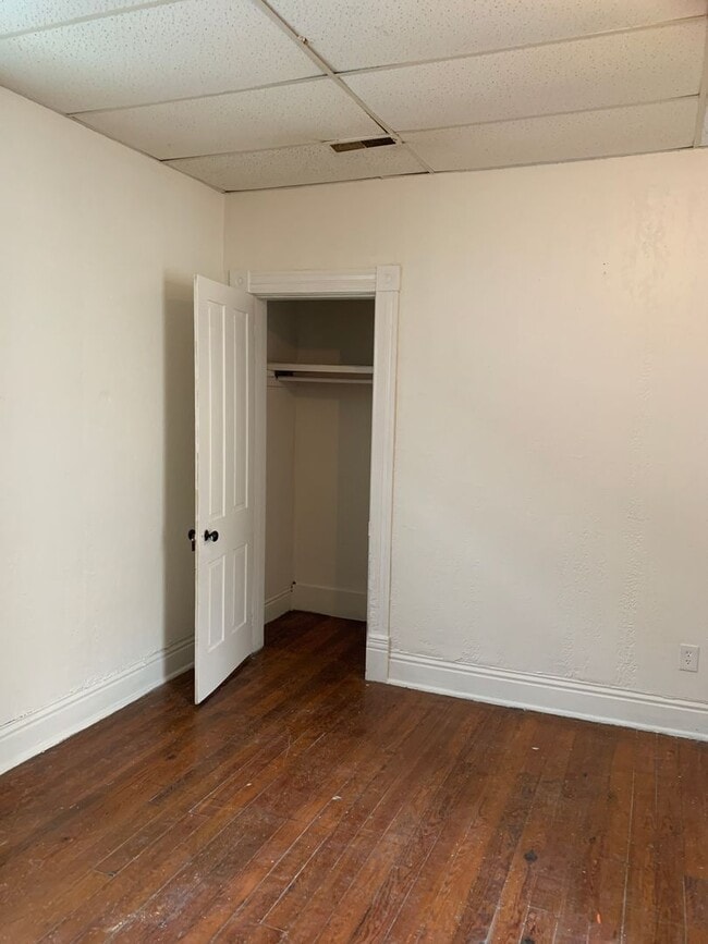 Building Photo - Coming soon- Spacious 2 bedroom home in Po...