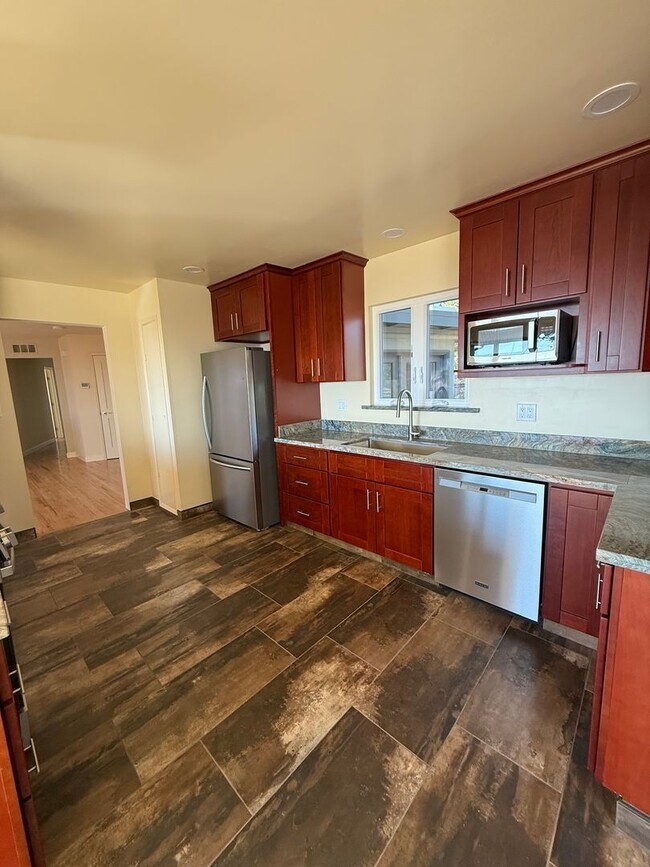 Building Photo - Panoramic Ocean View Home in Aptos! Move in incentive!