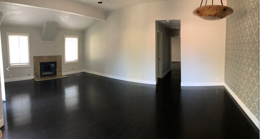 Great Room & dining area with Alabaster chandelier - 97 Corsica Dr