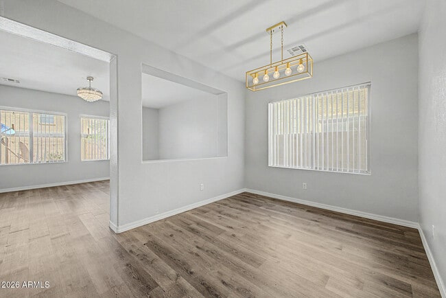 Building Photo - 9442 W Palm Ln