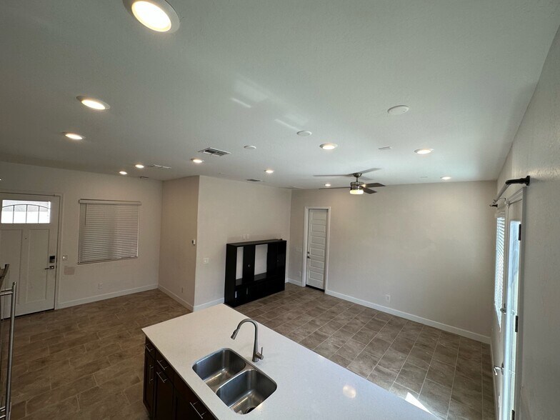 Building Photo - 6219 S 25th Pl