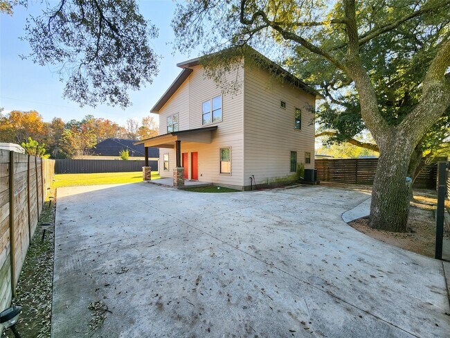 Building Photo - 5910 Shelburne St