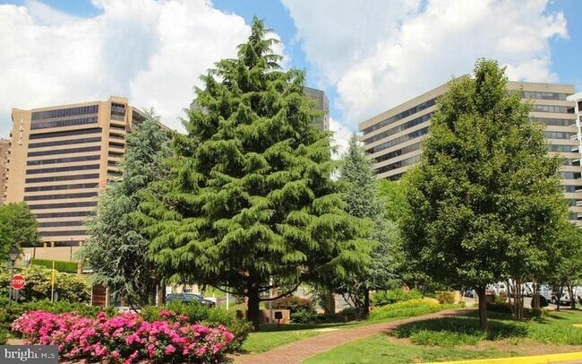 Building Photo - 1121 ARLINGTON Blvd