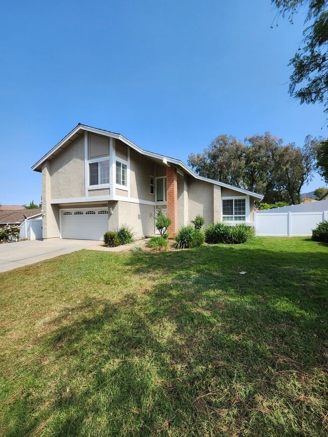 Building Photo - Big backyard with lots of upgrades