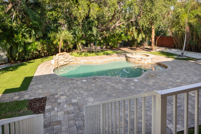 Building Photo - 318 Rafael Blvd NE