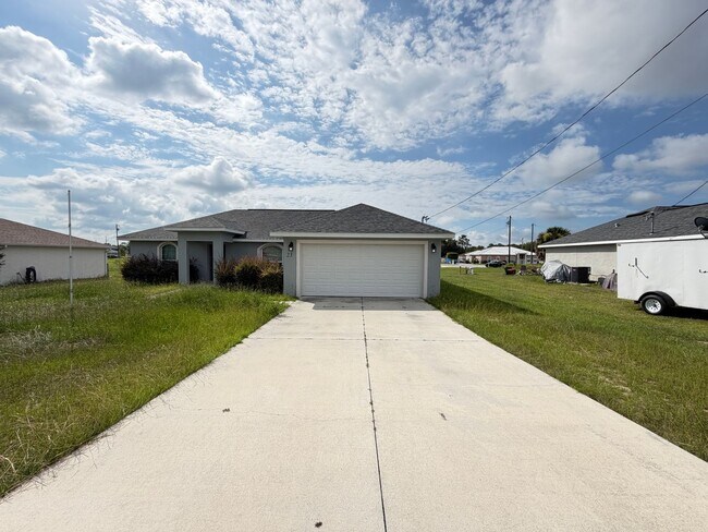 Building Photo - AWESOME 3 BD/2BA Home in Beautiful Ocala!!!