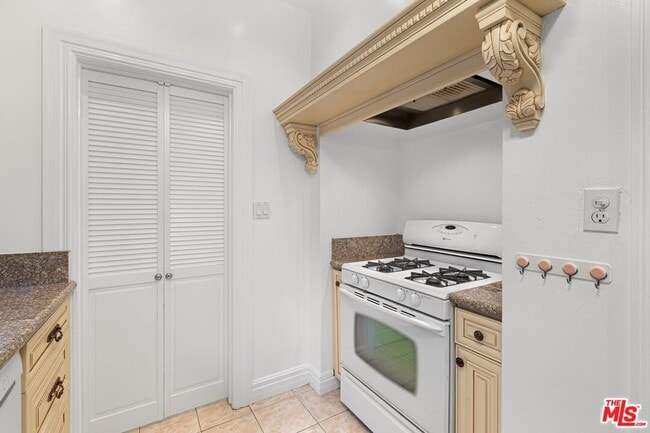 Building Photo - 6366 W 6th St