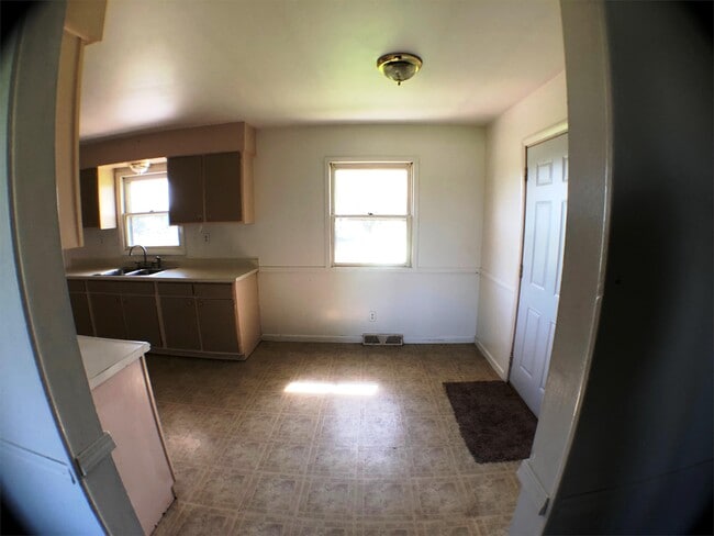 Building Photo - 4497 S Isabella Rd