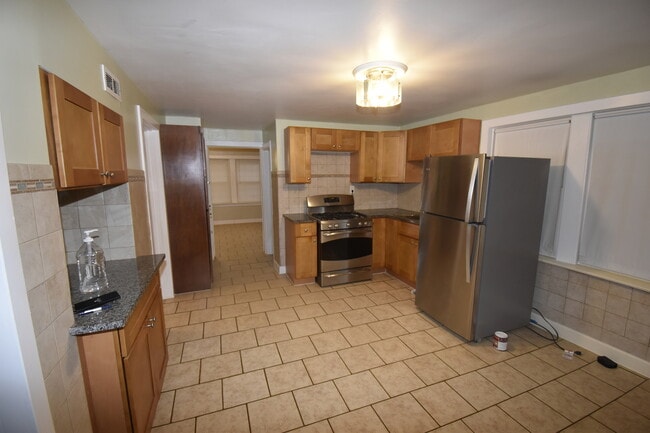 Building Photo - 2448 S Homan Ave