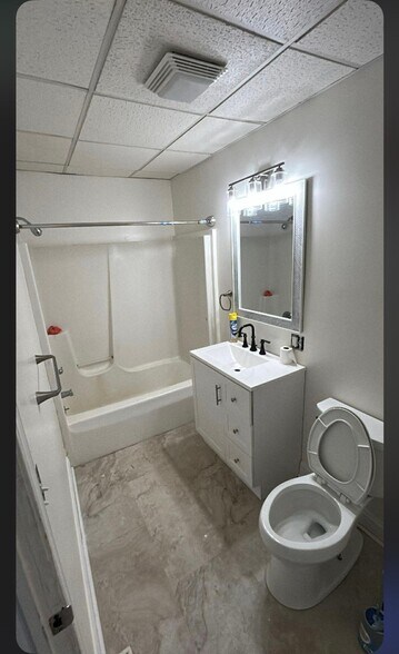 Building Photo - 1202 W Elm St