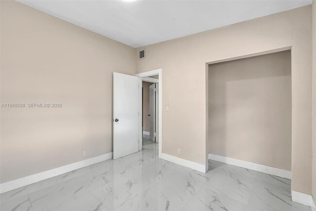 Building Photo - 1600 SW 9th St