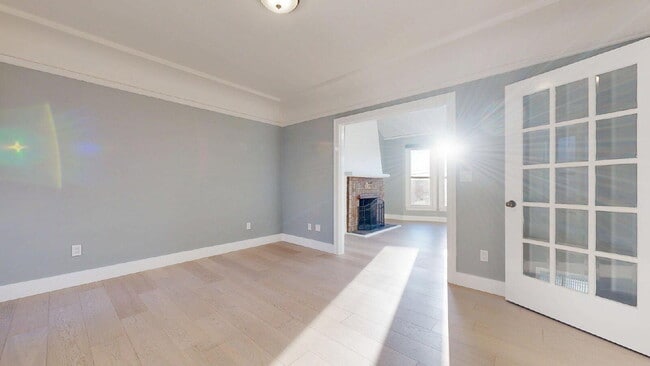 Building Photo - Remodeled 2 Bedroom | 1.5 Bathroom | Spaci...