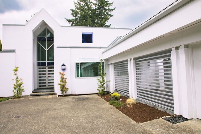 Building Photo - One of a kind private estate on Gravelly Lake in Lakewood