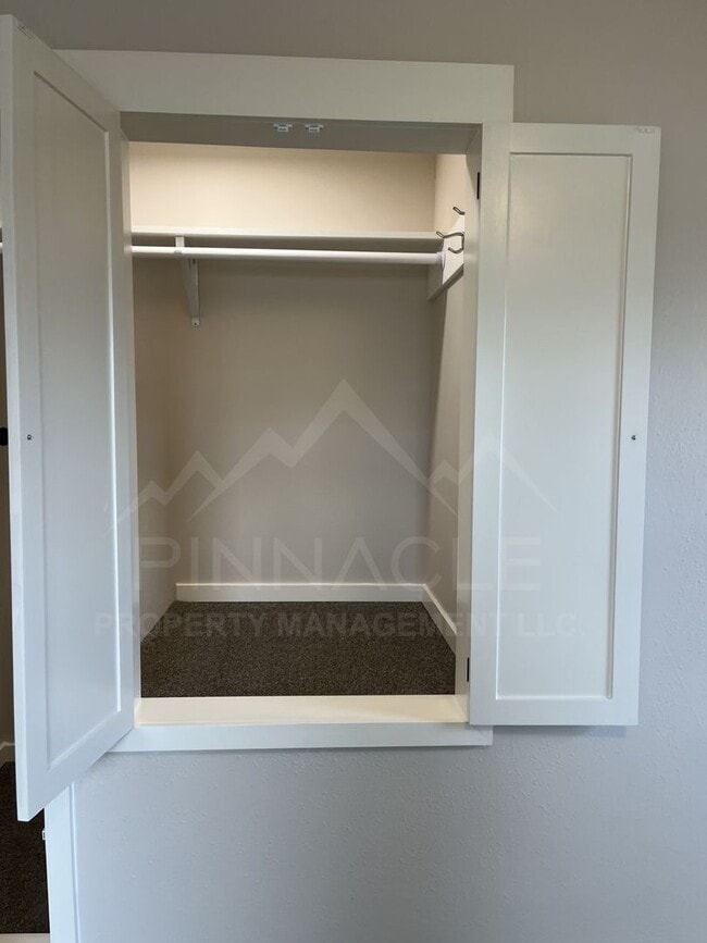 Building Photo - 1-5 1/2 Chicago Ave