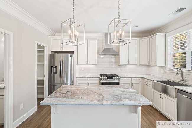Building Photo - RESORT LIVING IN DESIRABLE SALUDA RIVER CLUB