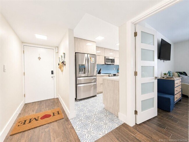 Building Photo - 10044 S Ocean Dr