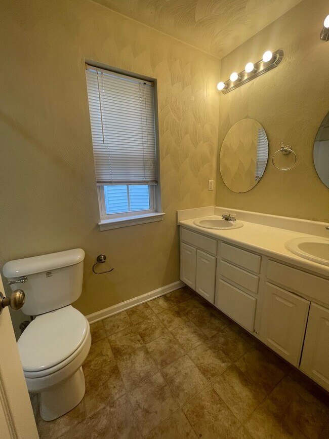 Building Photo - GORGEOUS SINGLE FAMILY 3BR/2.5BA PARK PLAC...