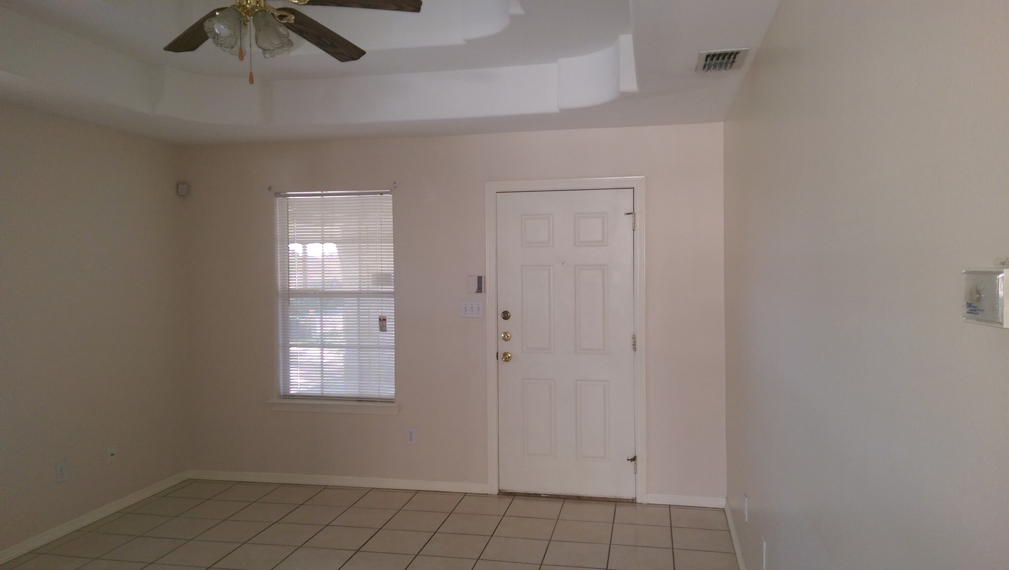 Building Photo - 825 W Bronze Dr