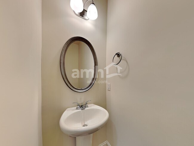 Building Photo - 202 Monarch Way