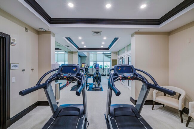 Building Photo - 1063 Hillsboro Mile