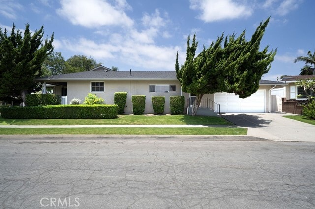 Building Photo - 2542 Vuelta Grande Ave