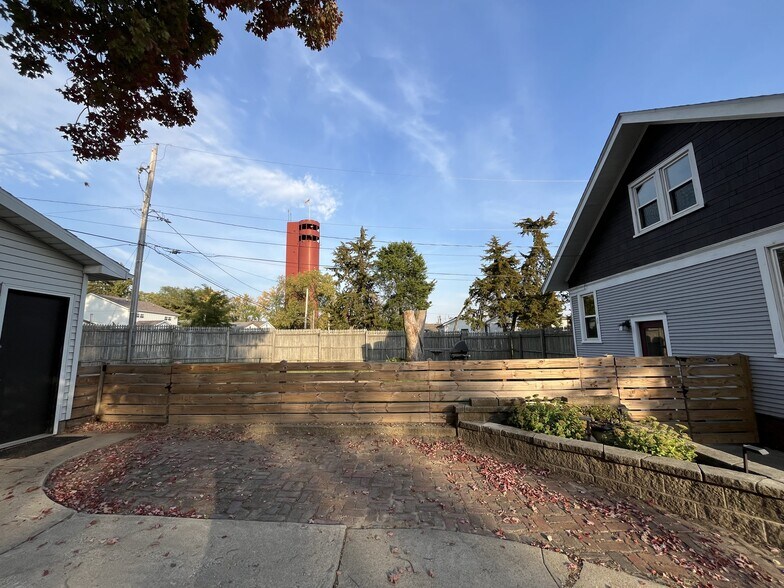 Building Photo - 1117 E Glen Ave