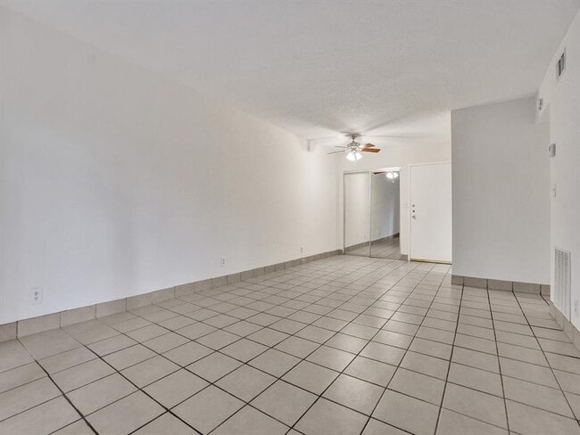 Building Photo - 3115 Oakland Shores Dr
