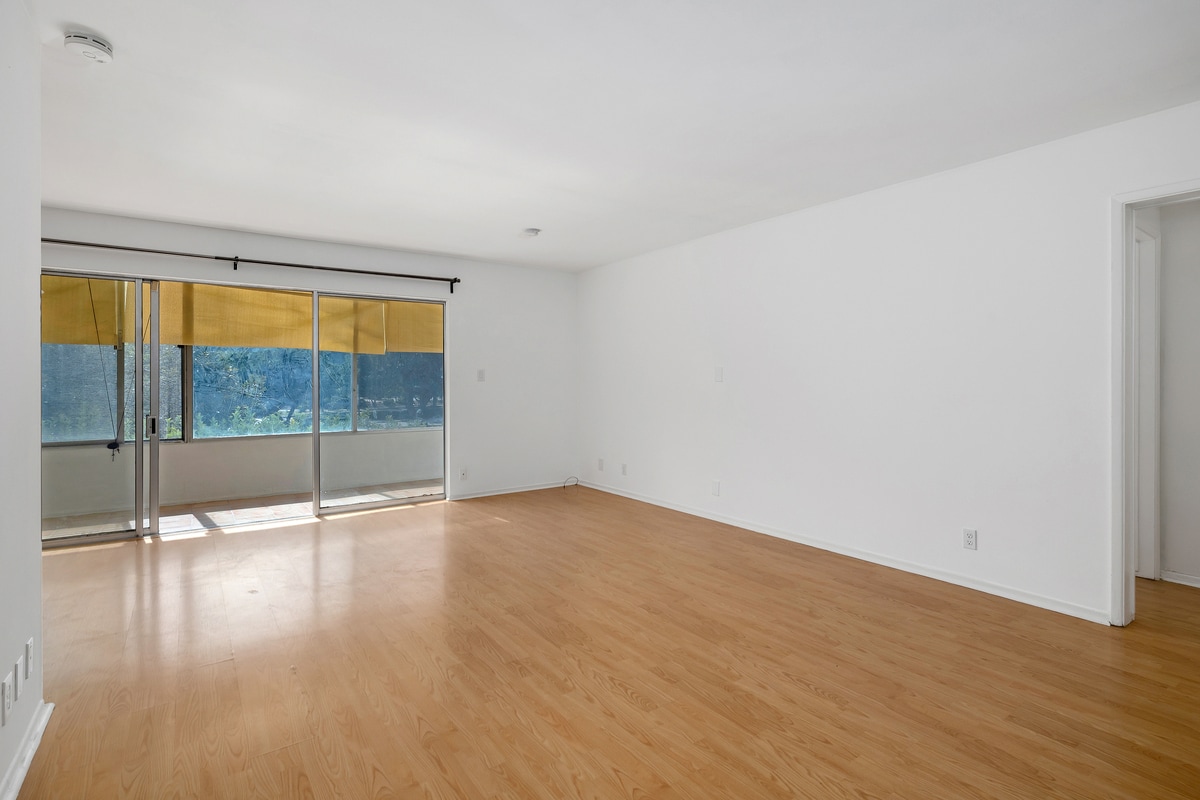 Building Photo - 2352 Torrey Pines Rd