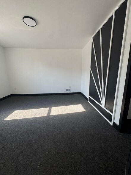 Building Photo - 234 E 16th Ave