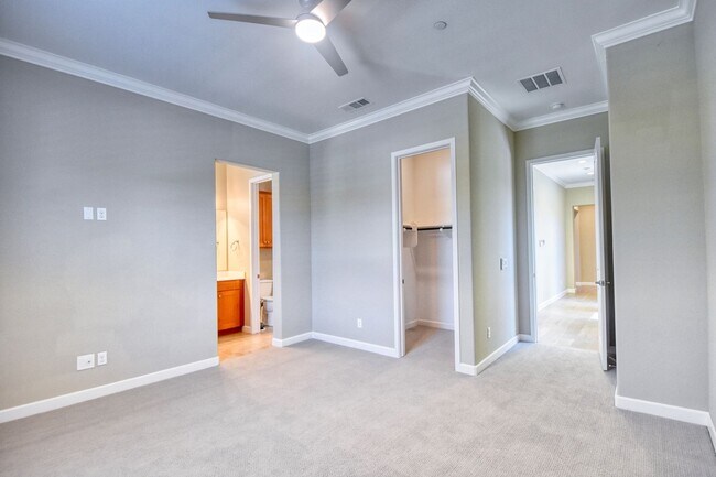 Building Photo - 5 Bedroom Resort-Style Estate with Pool, Spa & RV Parking