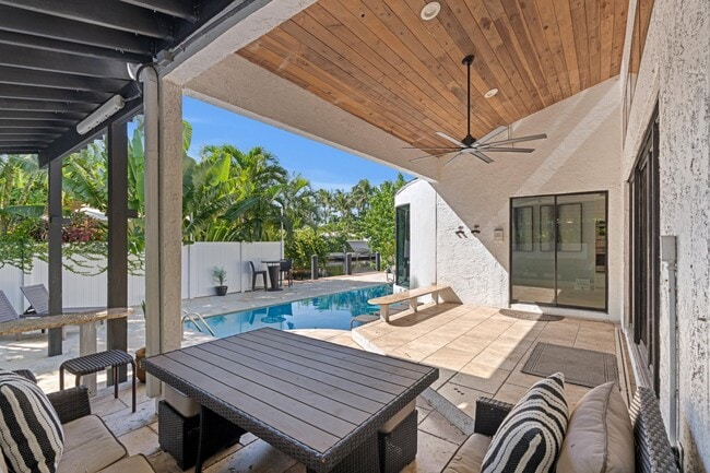 Building Photo - 1050 Brooks Ln