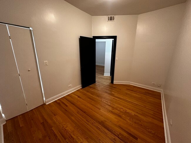 Building Photo - 4759 N Lincoln Ave