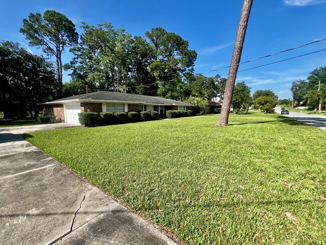 Building Photo - 5391 Golf Course Dr