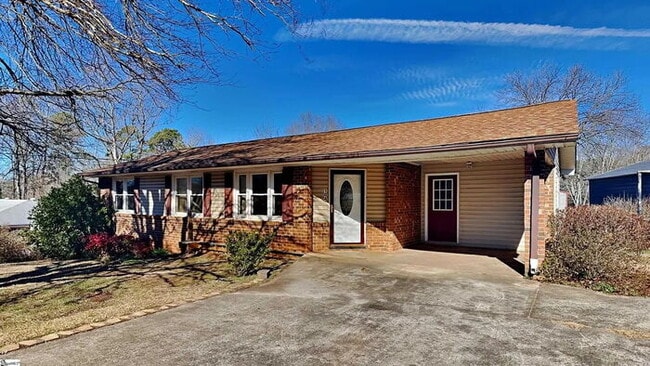 Building Photo - "Charming 3-Bedroom Retreat with 2 Full Baths in Piedmont – Cozy Comfort Awaits!"