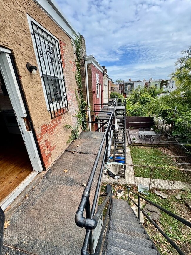 Building Photo - 6024 Catharine St