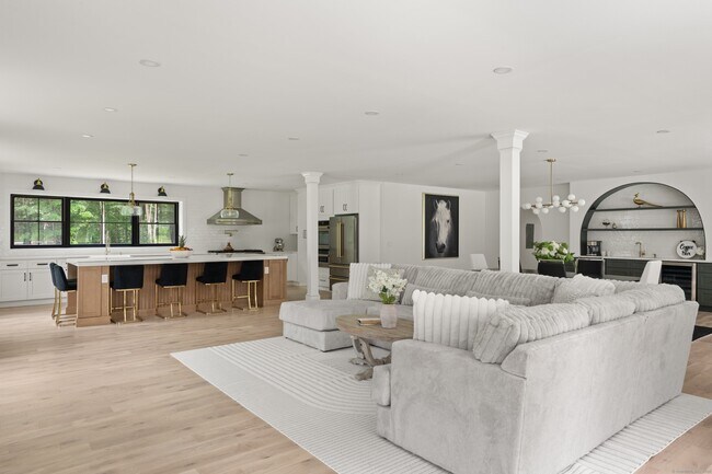 Building Photo - 372 Tucker Hill Rd