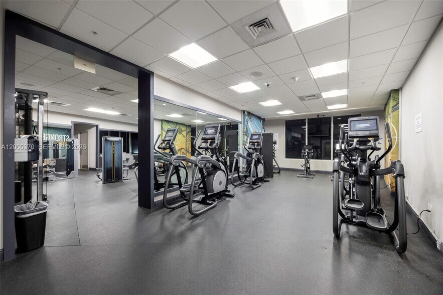 Building Photo - 1750 N Bayshore Dr